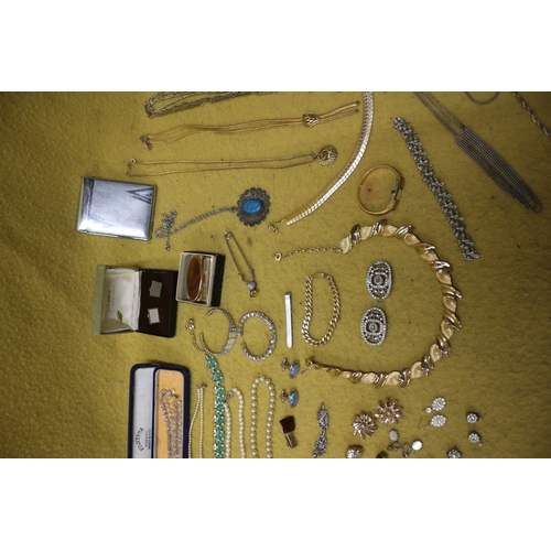 81 - Selection of Nice Costume Jewellery including Several Vintage Pieces