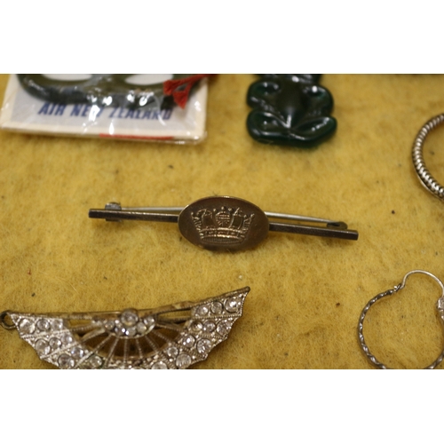 93 - Selection of Jewellery including Brooches, Cufflinks, Earrings and a Silver Marked Pendant with King... 