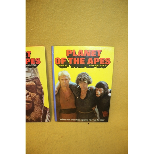 102 - Planet of The Apes Annuals x 2