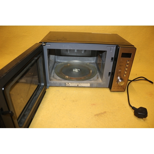 105 - Kenwood 800W Microwave