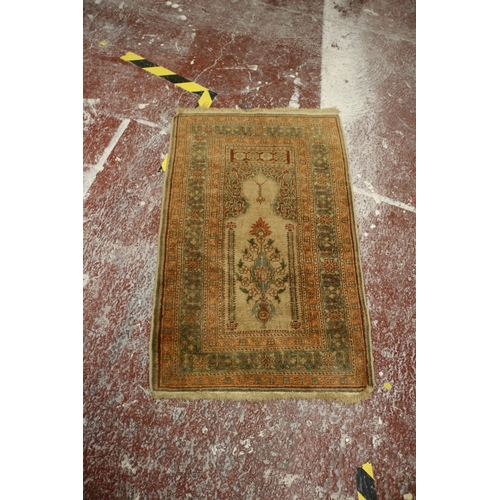 70 - Vintage Rug, 98 x 61cm