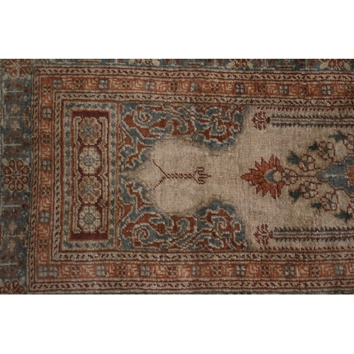 70 - Vintage Rug, 98 x 61cm