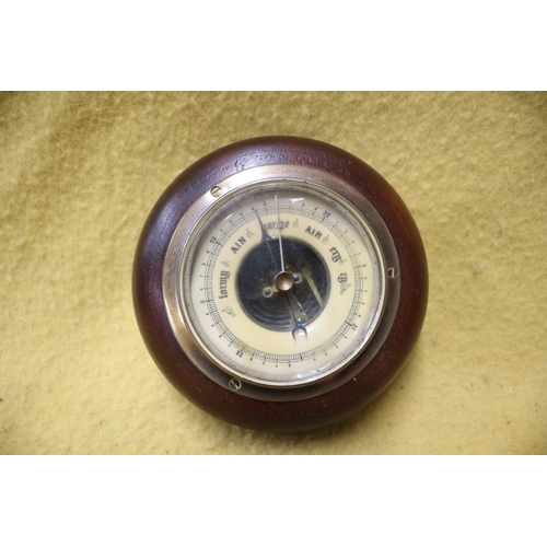 85 - Antique Oak Barometer, 14cm Diameter