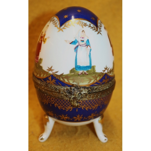 520 - Highly Decorative Egg on 3 Legs