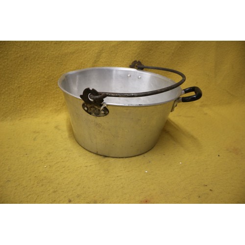 545 - Metal Preserve Pan - 31.5cm dia