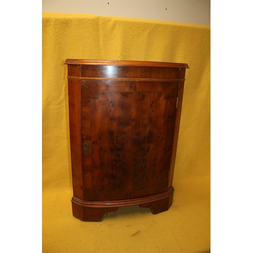 521 - Corner Wall Cabinet - 81.5cm Tall