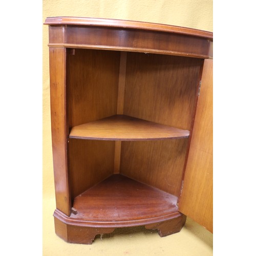 521 - Corner Wall Cabinet - 81.5cm Tall