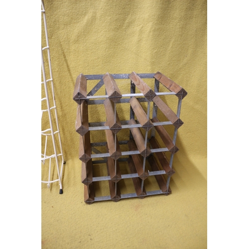 117 - 2 Vintage Wire Racks, Tallest is 6.5cm