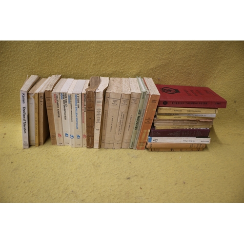122 - Bundle of Vintage French Books