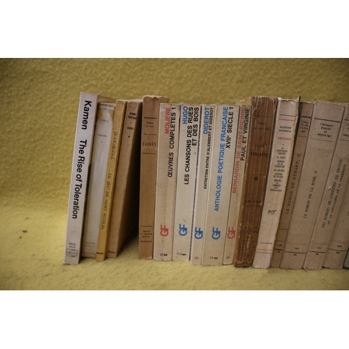 122 - Bundle of Vintage French Books