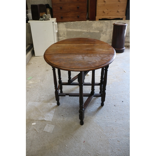 131 - Early 20th Century Oak Drop Leaf Table