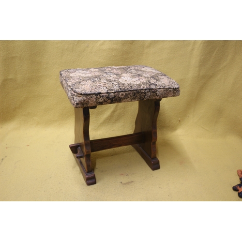 146 - Antique Early 20th Century Stool