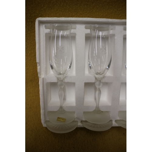 172 - x6 Inn Crystal, 24% lead crystal glasses plus coasters, boxed