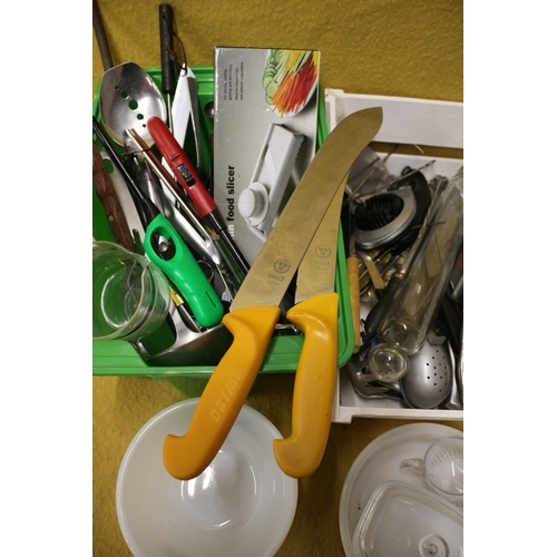 173 - Bundle of kitchenware including Wenger Swibo knives