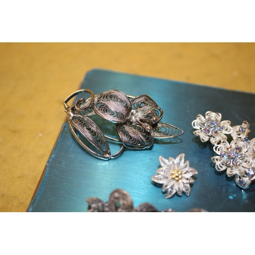 211 - Selection of Silver Filigree Brooches - 24g