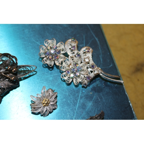 211 - Selection of Silver Filigree Brooches - 24g