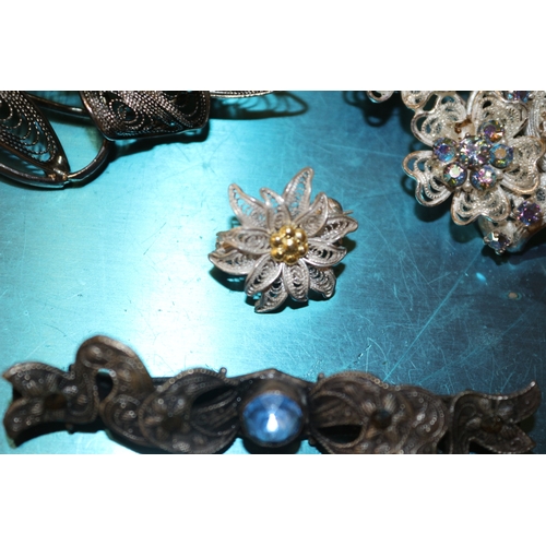 211 - Selection of Silver Filigree Brooches - 24g