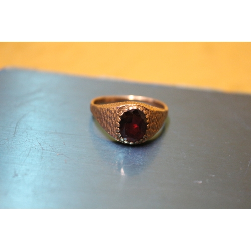 29 - Hallmarked 9ct 375 gold Ring, 3.1g weight, Size S