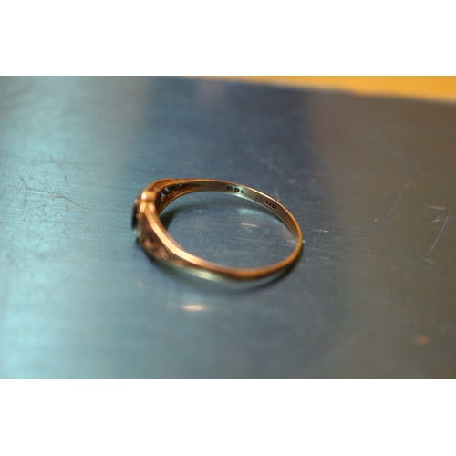 32 - Hallmarked 9ct 375 gold Ring, 1.2g weight, Size T