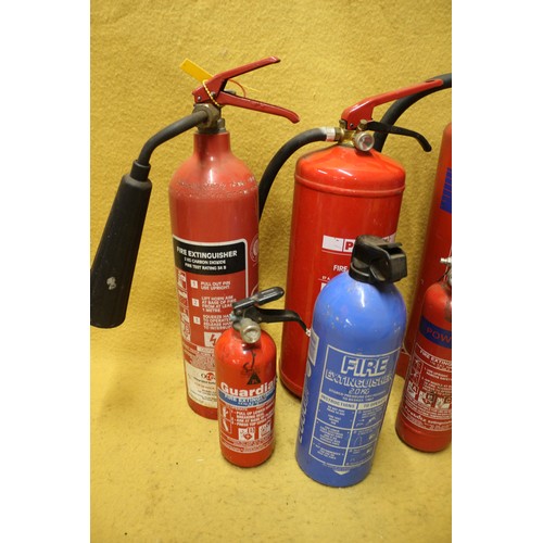 26 - 7x Fire Extinguishers, Full, x1 CO2 and x6 Powder