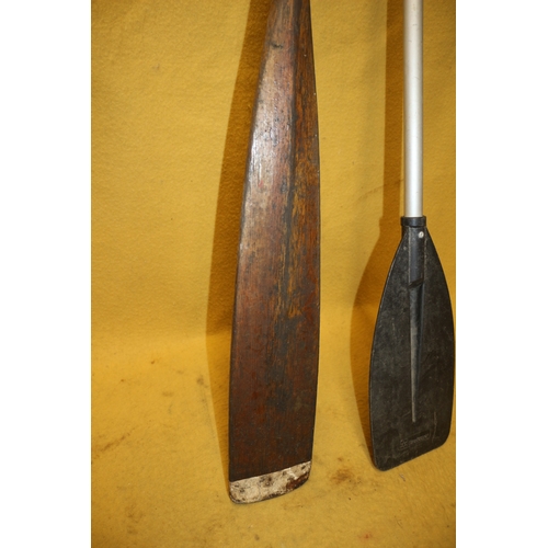 41 - 2x Oars, Largest is 168cm