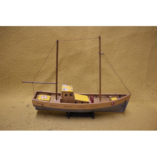 138 - Large hand made Trawler Model Boat, 44 x 33 cm