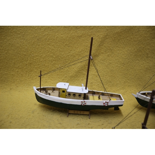 136 - 5x hand made Model Boats Including Fishing Boats, Back Middle boat 28 x 21.5 cm