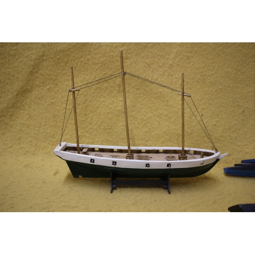 136 - 5x hand made Model Boats Including Fishing Boats, Back Middle boat 28 x 21.5 cm