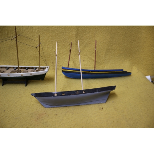 136 - 5x hand made Model Boats Including Fishing Boats, Back Middle boat 28 x 21.5 cm