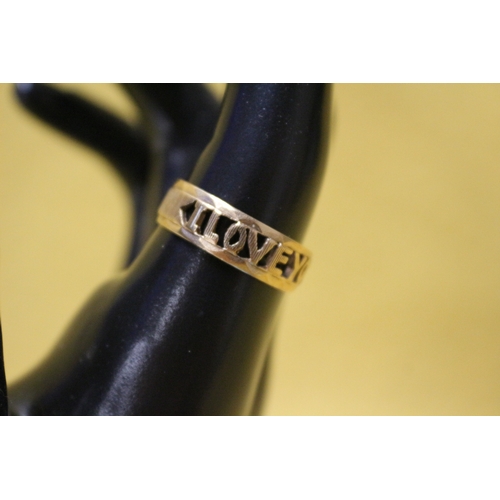 146 - Hallmarked 9ct 375 gold Ring, 3.1g Weight, Size S