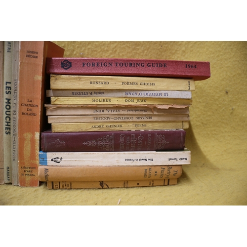 211 - Bundle of Vintage French Books