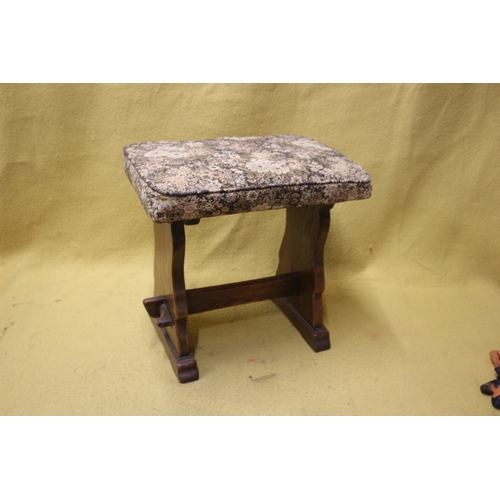 232 - Antique Early 20th Century Stool