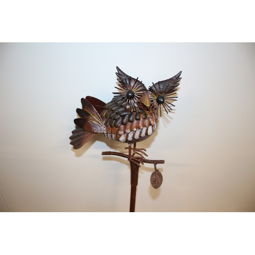 234 - Pair of Metal Garden Ornaments - 1 x Bird + 1 x Flower