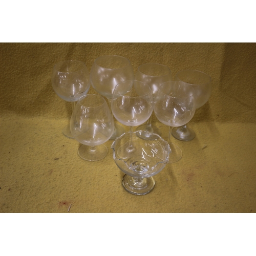 253 - Oversized wine crystal glasses, tallest 23cm