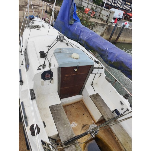 125 - Hunter 19 Yacht with Trailer, Been out of water for over 12 months. Clean and Dry.

Video links on Y... 