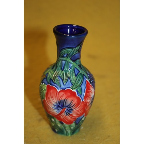 106 - Old Tupton Ware Hibiscus Vase, 10.5cm