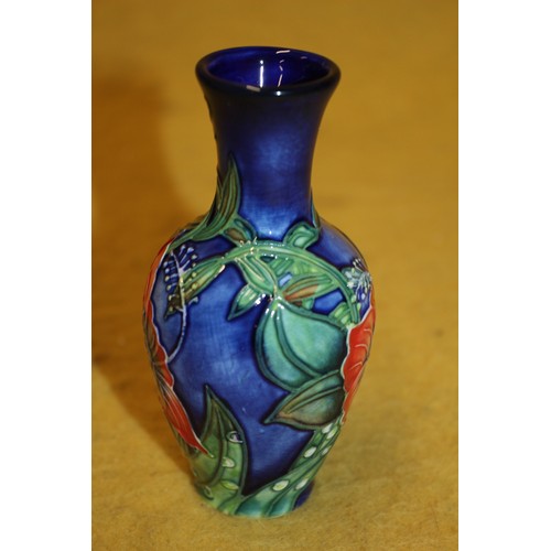 107 - Old Tupton Ware Hibiscus Vase, 10.5cm