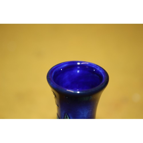 107 - Old Tupton Ware Hibiscus Vase, 10.5cm