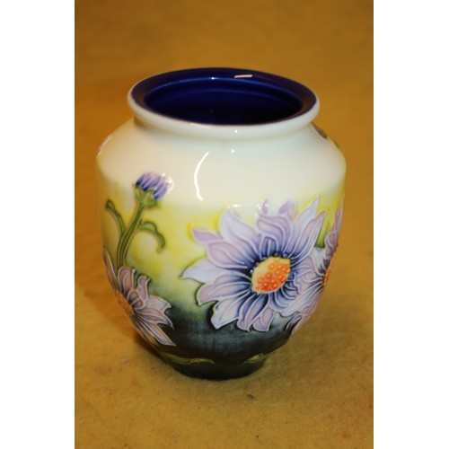 117 - Old Tupton Ware Lilac Daisy Vase, 10.5cm