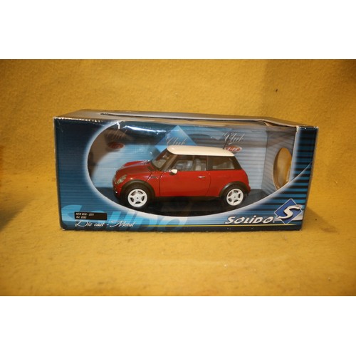 102 - Solido New Mini 2001 1:18 Scale Model Car, Boxed