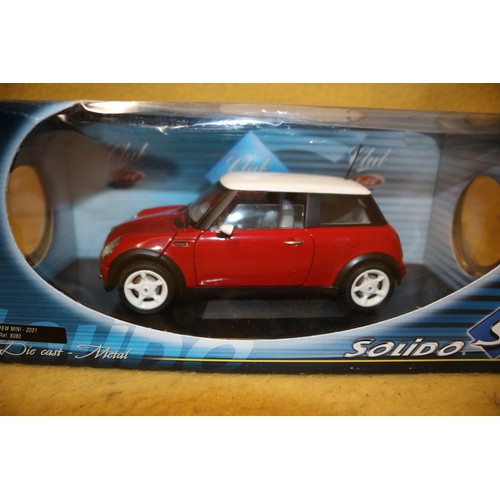 102 - Solido New Mini 2001 1:18 Scale Model Car, Boxed