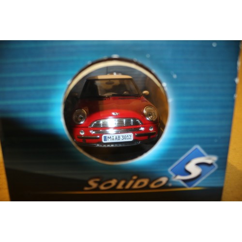 102 - Solido New Mini 2001 1:18 Scale Model Car, Boxed