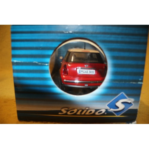 102 - Solido New Mini 2001 1:18 Scale Model Car, Boxed