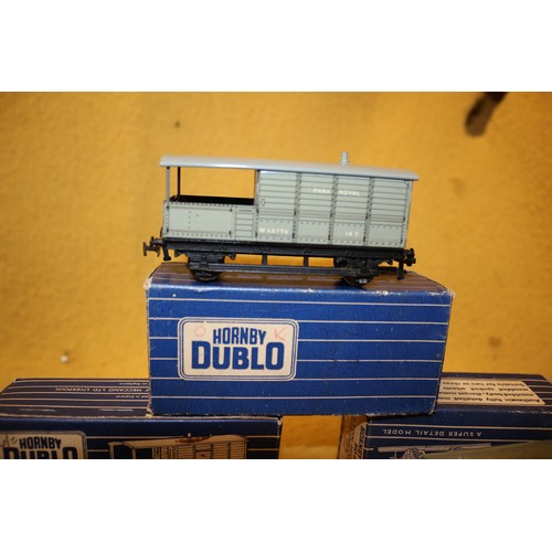 105 - Hornby Dublo x7 Train Carriages, Gauge 00