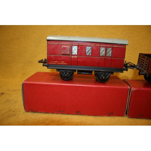 106 - Hornby Trains 0 Gauge Carriages