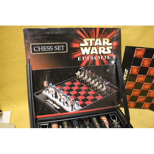 28 - Star Wars Episode 1 Chess Set