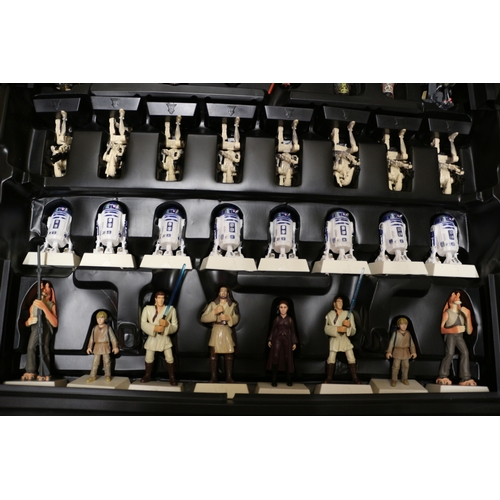 28 - Star Wars Episode 1 Chess Set