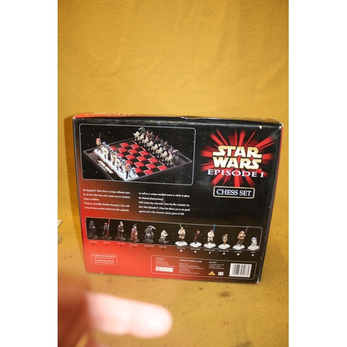 28 - Star Wars Episode 1 Chess Set