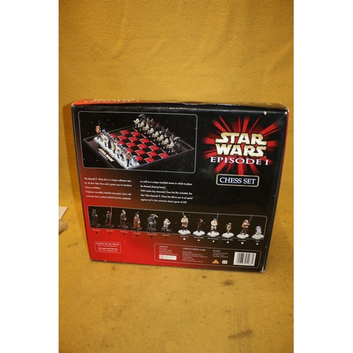 28 - Star Wars Episode 1 Chess Set