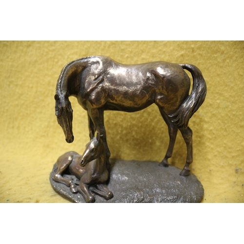 47 - Genesis Fine Arts of Ireland Mare & Foal Statuette - 15cm Tall